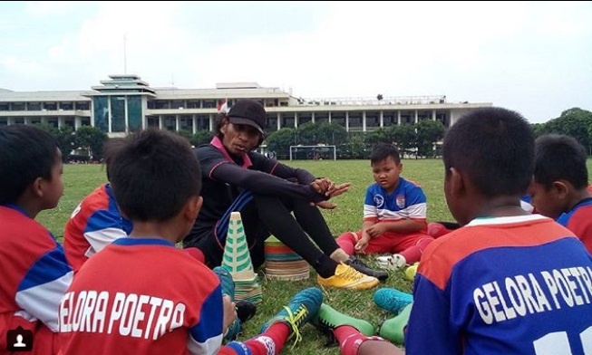 danh thủ Indonesia, Nguyễn Hồng Sơn, ASIAD, Rochy Putiray, Đội tuyển Việt Nam, Indonesia, World Cup, Diego Maradona, Maradona ảnh 3 danh thu Indonesia, Nguyen Hong Son, ASIAD, Rochy Putiray, Doi tuyen Viet Nam, Indonesia, World Cup, Diego Maradona, Maradona anh 3