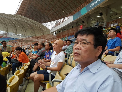 Bo Xuan Truong khong kip xem con trai thi dau voi Olympic Pakistan hinh anh