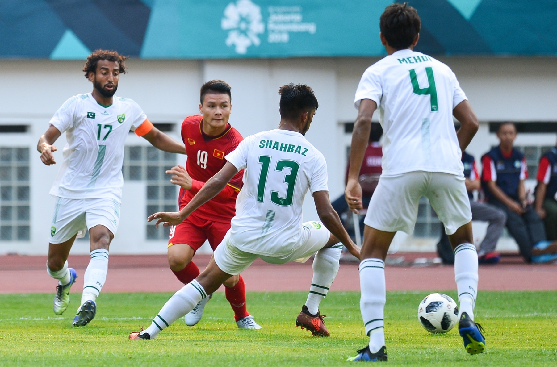 Quang Hai,  Nguyen Quang Hai,  Olympic Viet Nam,  ASIAD,  Olympic Nhat Ban,  Park Hang-seo anh 1