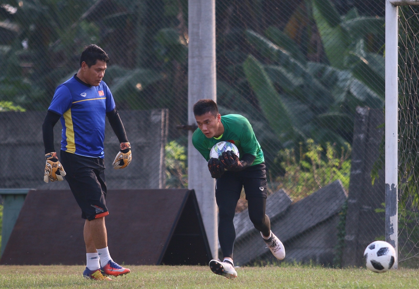 Olympic Nhat Ban,  Olympic Viet Nam,  ASIAD,  penalty,  11m,  phat den,  luan luu,  Bui Tien Dung,  Nguyen Van Hoang anh 4