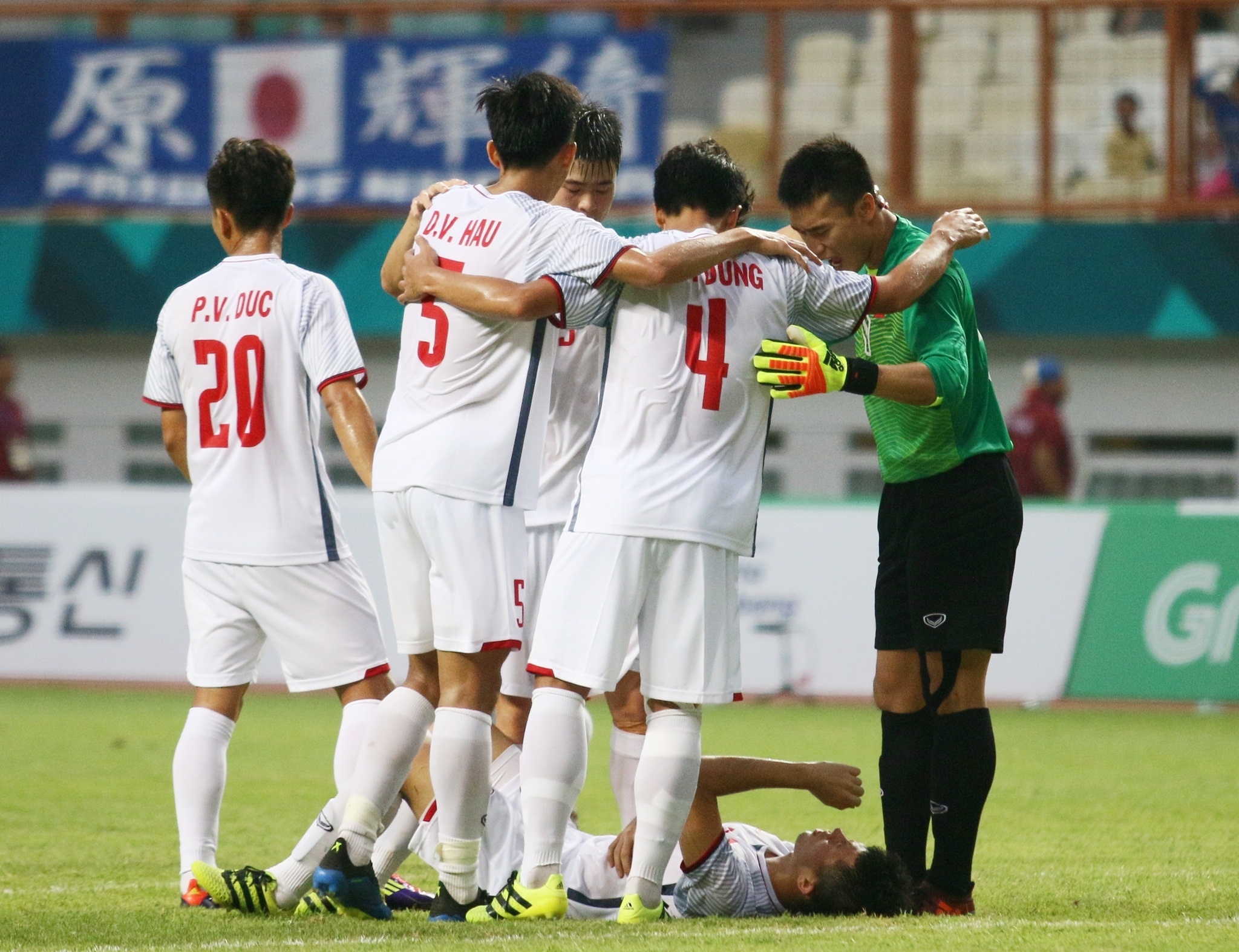 Olympic Viet Nam - Nhat Ban anh 2