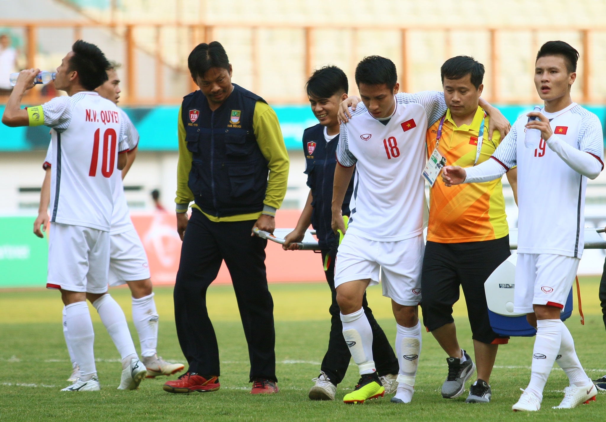 Olympic Bahrain,  Ahmed Bin Isa Al Khalifa,  Olympic Viet Nam,  ASIAD,  chau au,  Van Quyet,  Quang Hai,  Hung Dung,  Bahrain anh 2