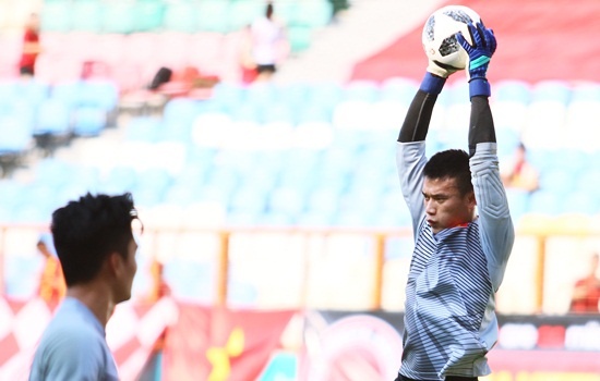 Thu mon Bui Tien Dung tap them bai la khi gap Olympic Syria hinh anh