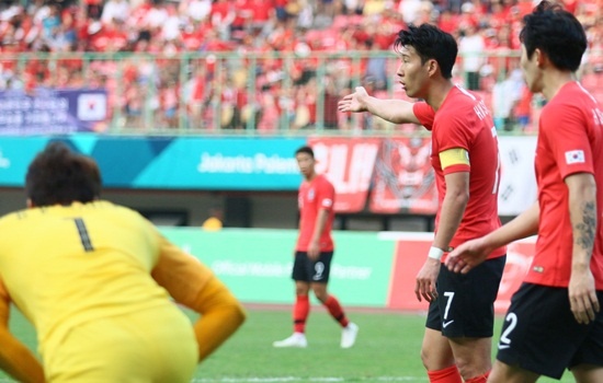 Son Heung-min phan ung voi tinh than thi dau cua Olympic Han Quoc hinh anh