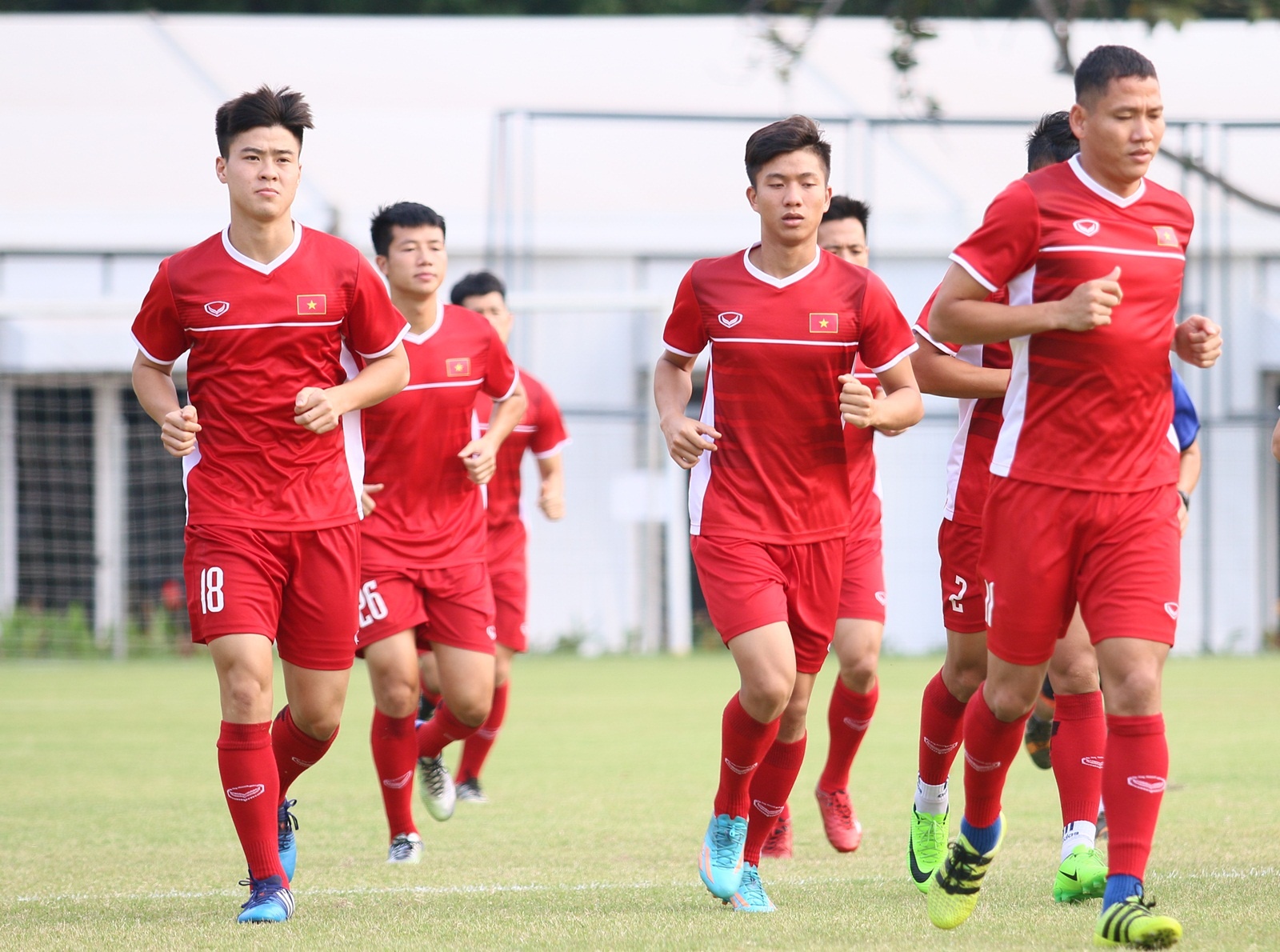 Duy Manh se mac them ao cua Hung Dung doi dau voi Olympic Han Quoc? hinh anh