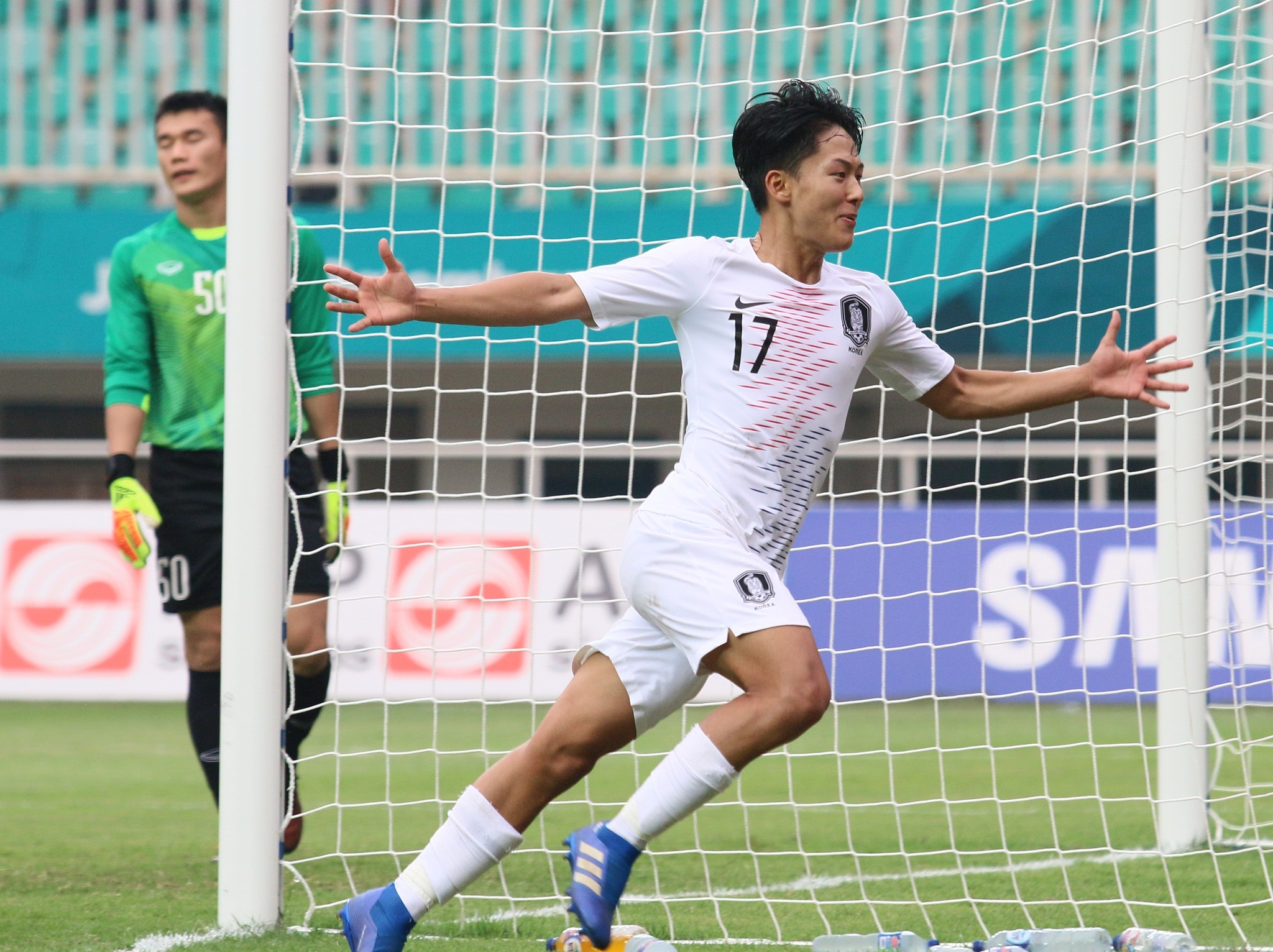 Olympic Viet Nam,  Olympic Han Quoc,  Park Hang-seo,  Son Heung-min,  ASIAD,  ban ket,  Viet Nam anh 2