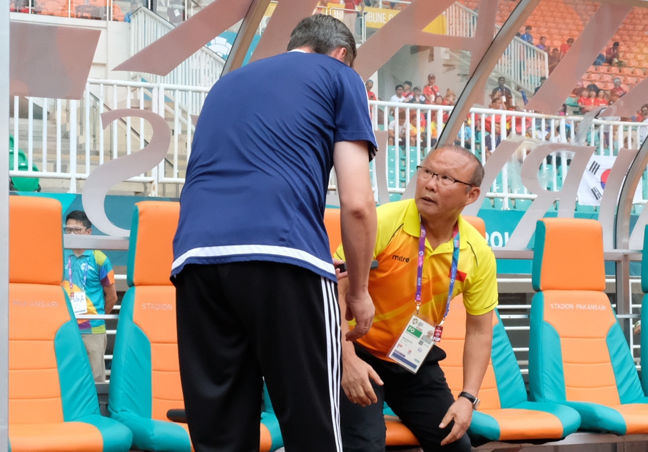 HLV Park Hang-seo cang thang truoc tran gap Olympic UAE hinh anh