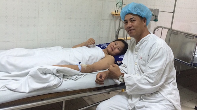 Dau gia cap gang boxing ung ho nu vo si bi cua chan hinh anh