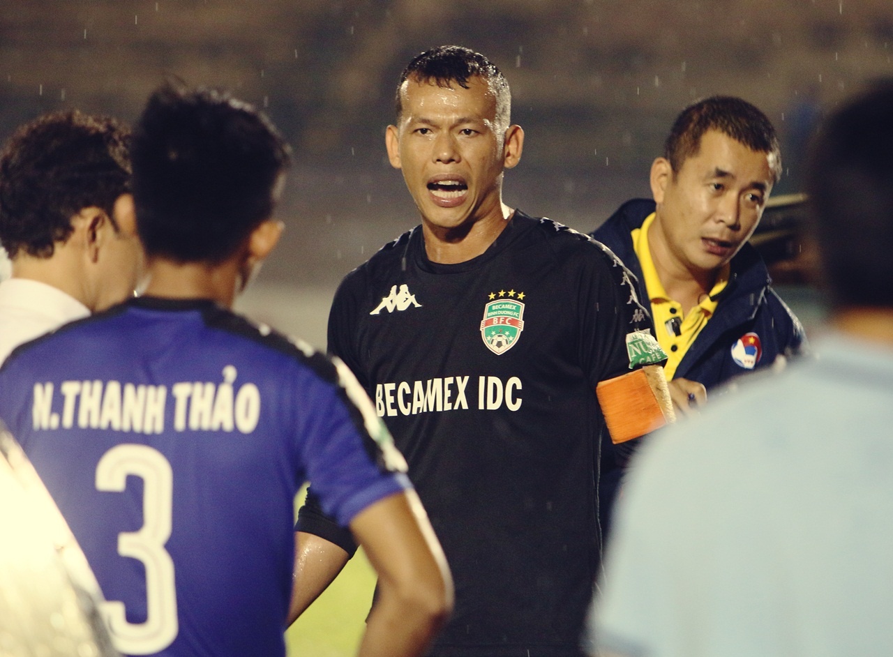 Tan Truong buc xuc voi trong tai vi Binh Duong bi tuoc ban thang hinh anh