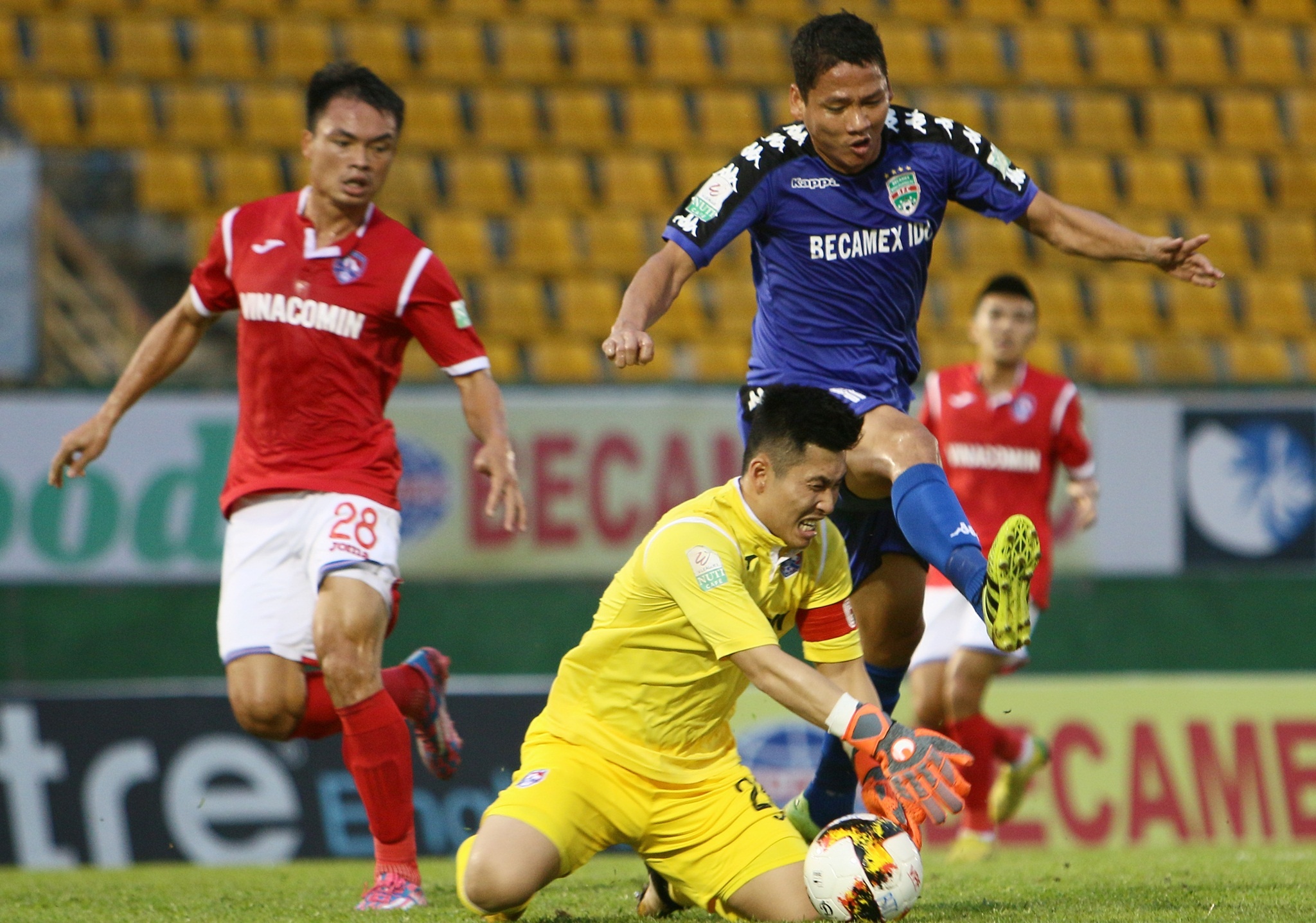 tran van lap,  trong tai,  be coi,  ho tan tai,  v.league,  binh duong,  quang ninh,  tran minh chien anh 2