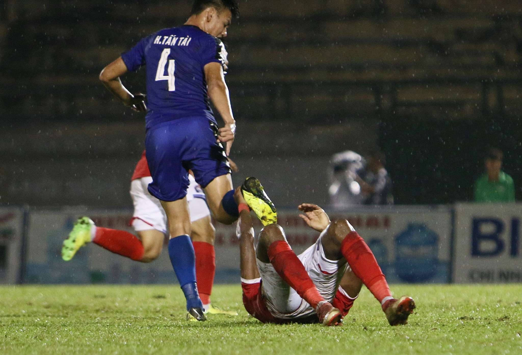 tran van lap,  trong tai,  be coi,  ho tan tai,  v.league,  binh duong,  quang ninh,  tran minh chien anh 6