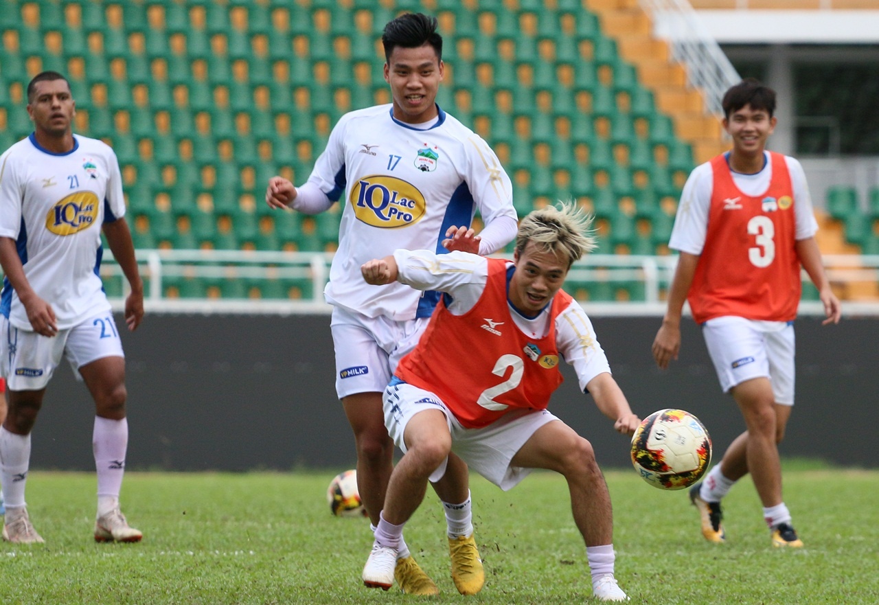 Xuan Truong, Van Toan vang mat khi gap lai thay Miura hinh anh