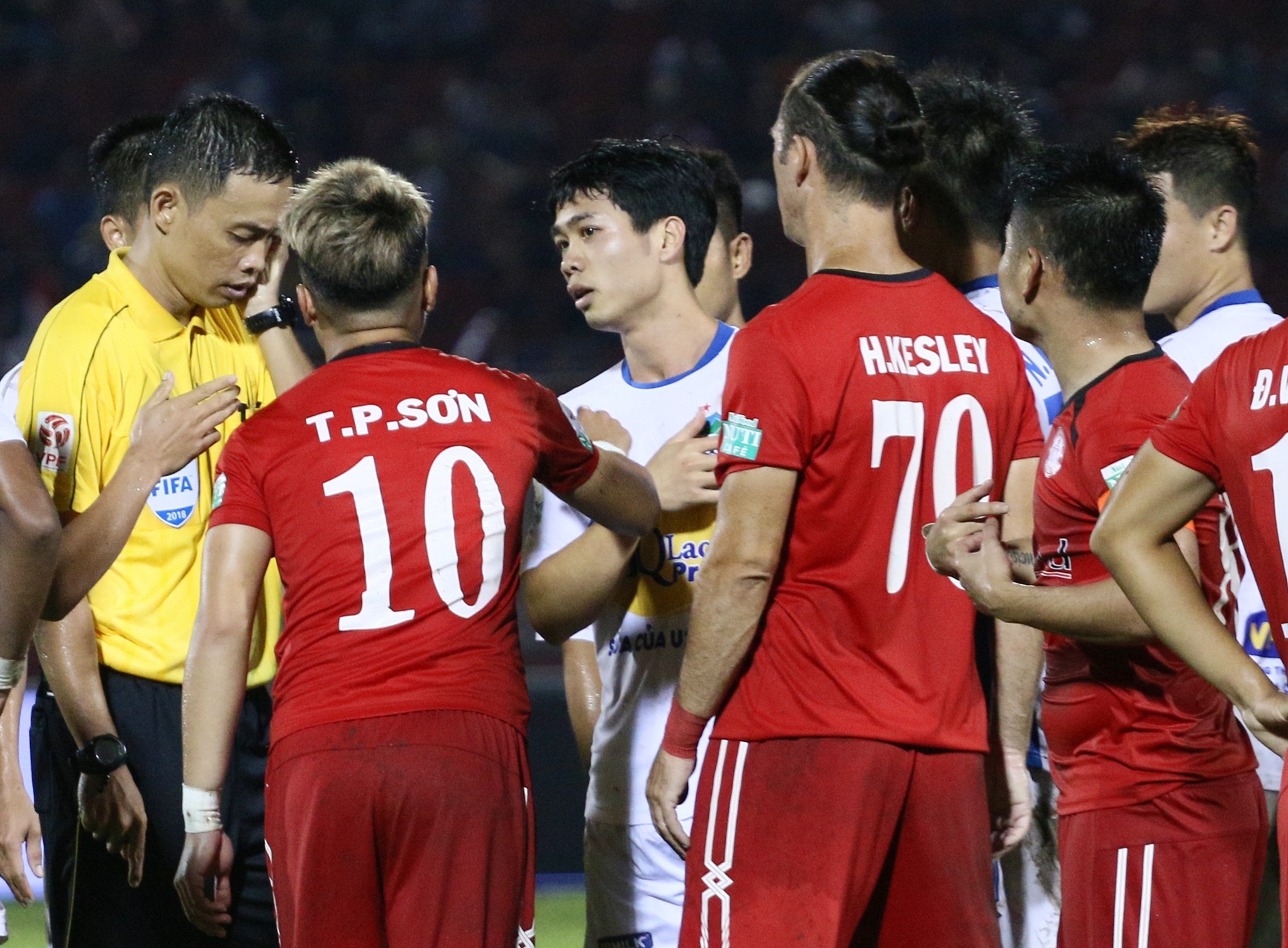 HAGL,  CLB TP.HCM,  V.League,  Cong Phuong,  bat luc,  toshiya miura,  duong minh ninh anh 2