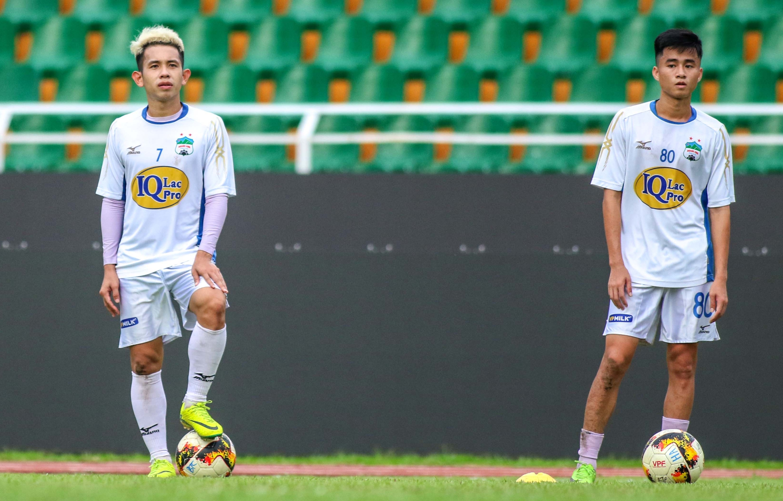 nguyen van toan,  nguyen phong hong duy,  hagl,  nhuom toc,  v.league,  CLB TPHCM anh 3