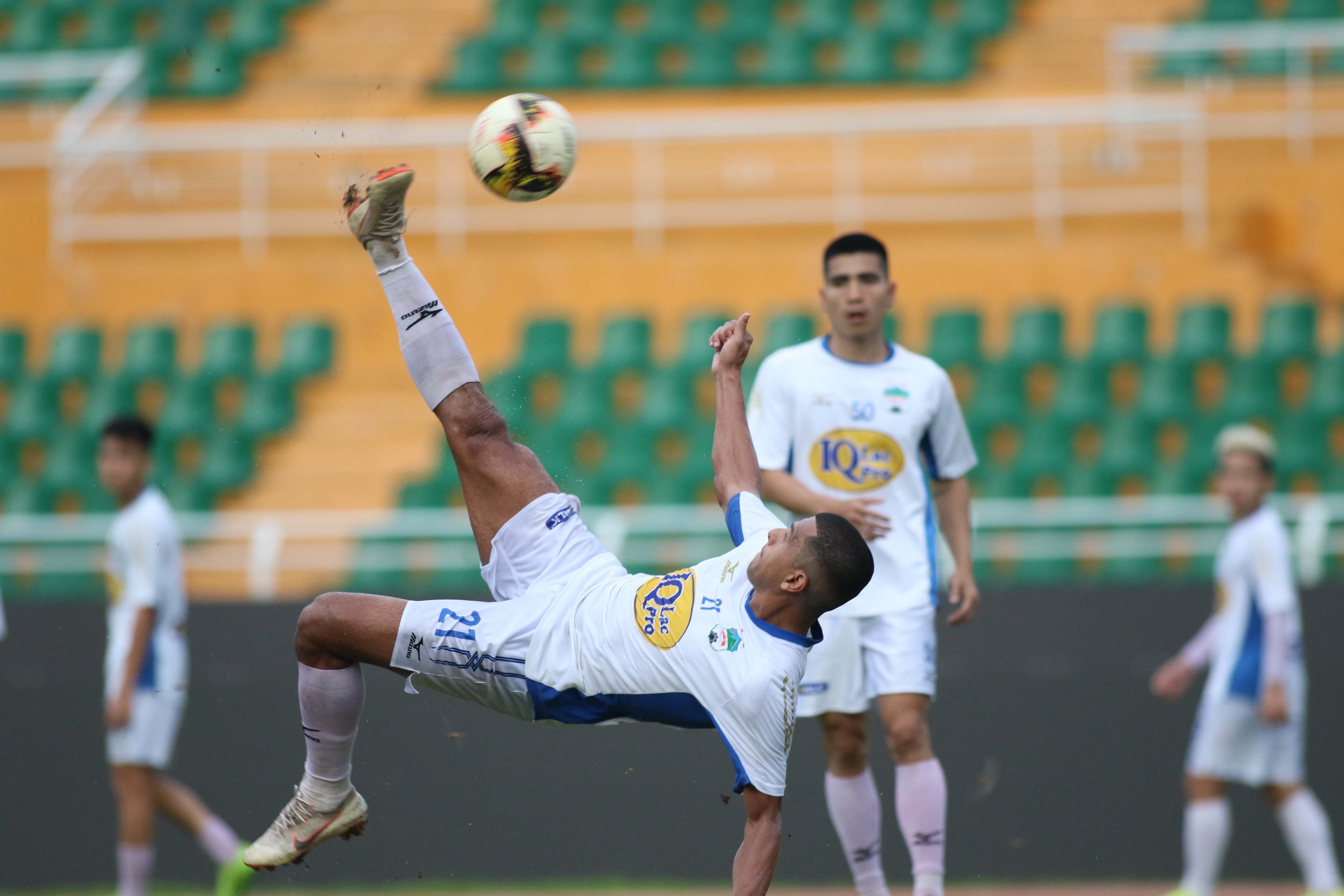 nguyen van toan,  nguyen phong hong duy,  hagl,  nhuom toc,  v.league,  CLB TPHCM anh 7