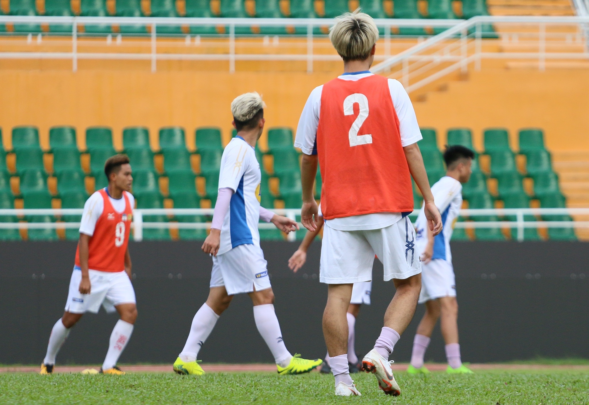 nguyen van toan,  nguyen phong hong duy,  hagl,  nhuom toc,  v.league,  CLB TPHCM anh 4