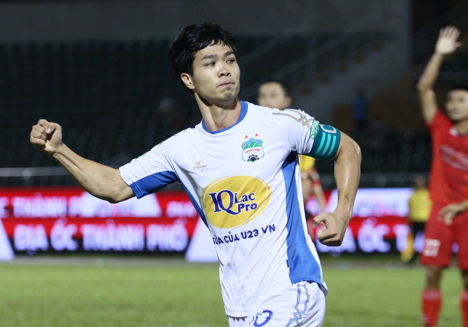 Cong Phuong 'doi bong' van duoc thay Miura khen xuat sac hinh anh