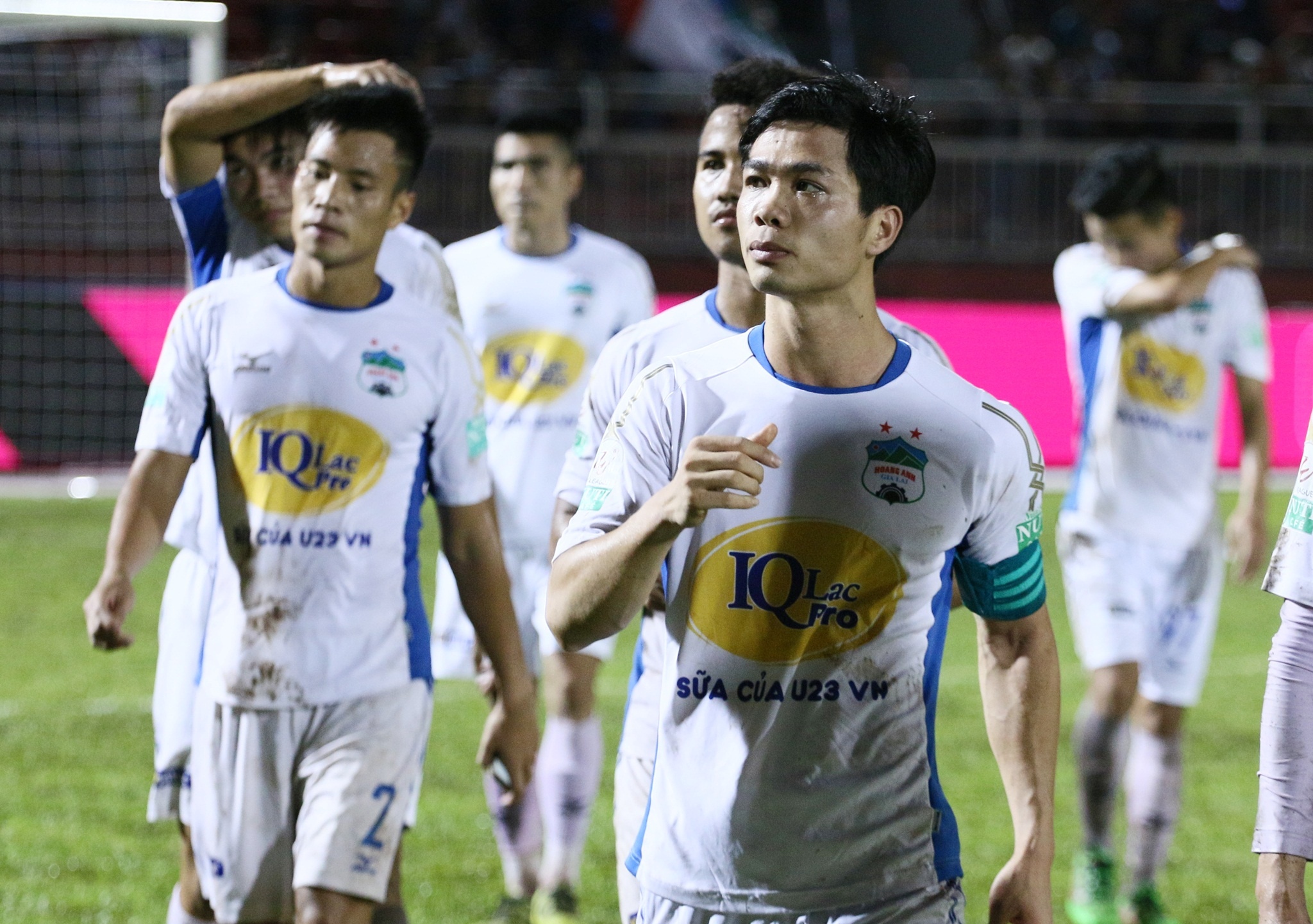 HAGL,  CLB TP.HCM,  V.League,  Cong Phuong,  bat luc,  toshiya miura,  duong minh ninh anh 10