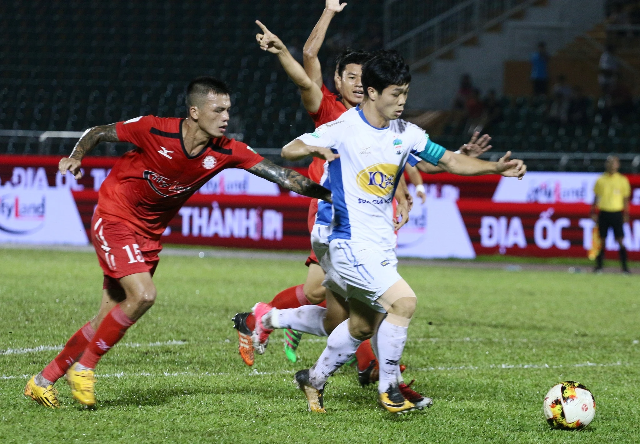 HAGL,  Cong Phuong,  CLB TP.HCM,  V.League,  Toshiya Miura,  Miura,  Duong Minh Ninh anh 1