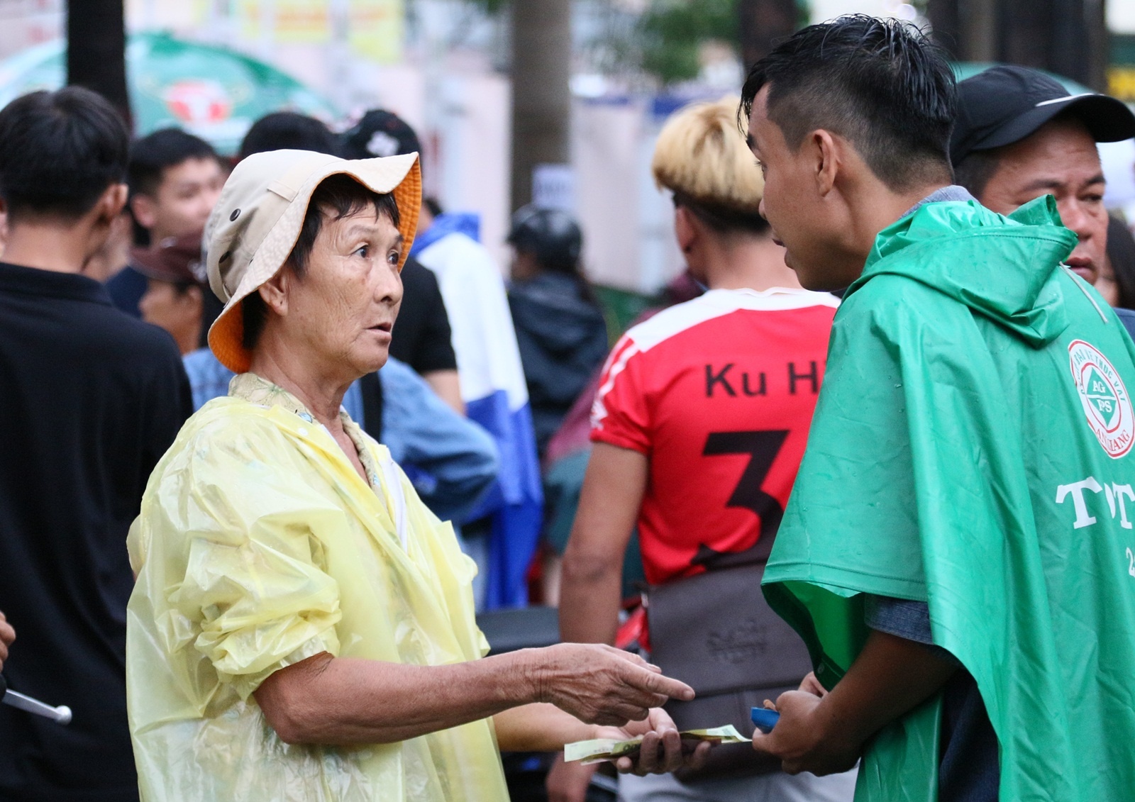 HAGL,  CLB TP.HCM,  V.League,  Cong Phuong,  bat luc,  toshiya miura,  duong minh ninh anh 1