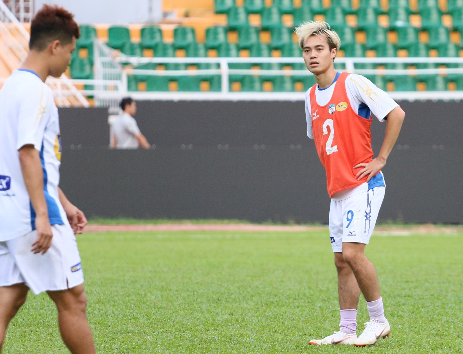 nguyen van toan,  nguyen phong hong duy,  hagl,  nhuom toc,  v.league,  CLB TPHCM anh 5