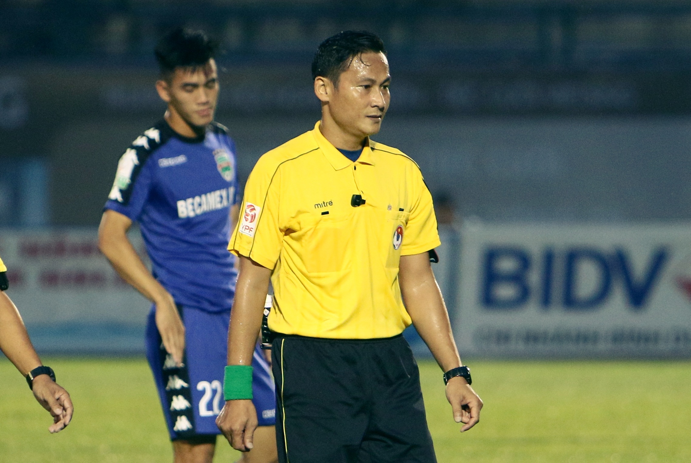 Trong tai Tran Van Lap bi dinh chi cong tac o V.League 2018 hinh anh