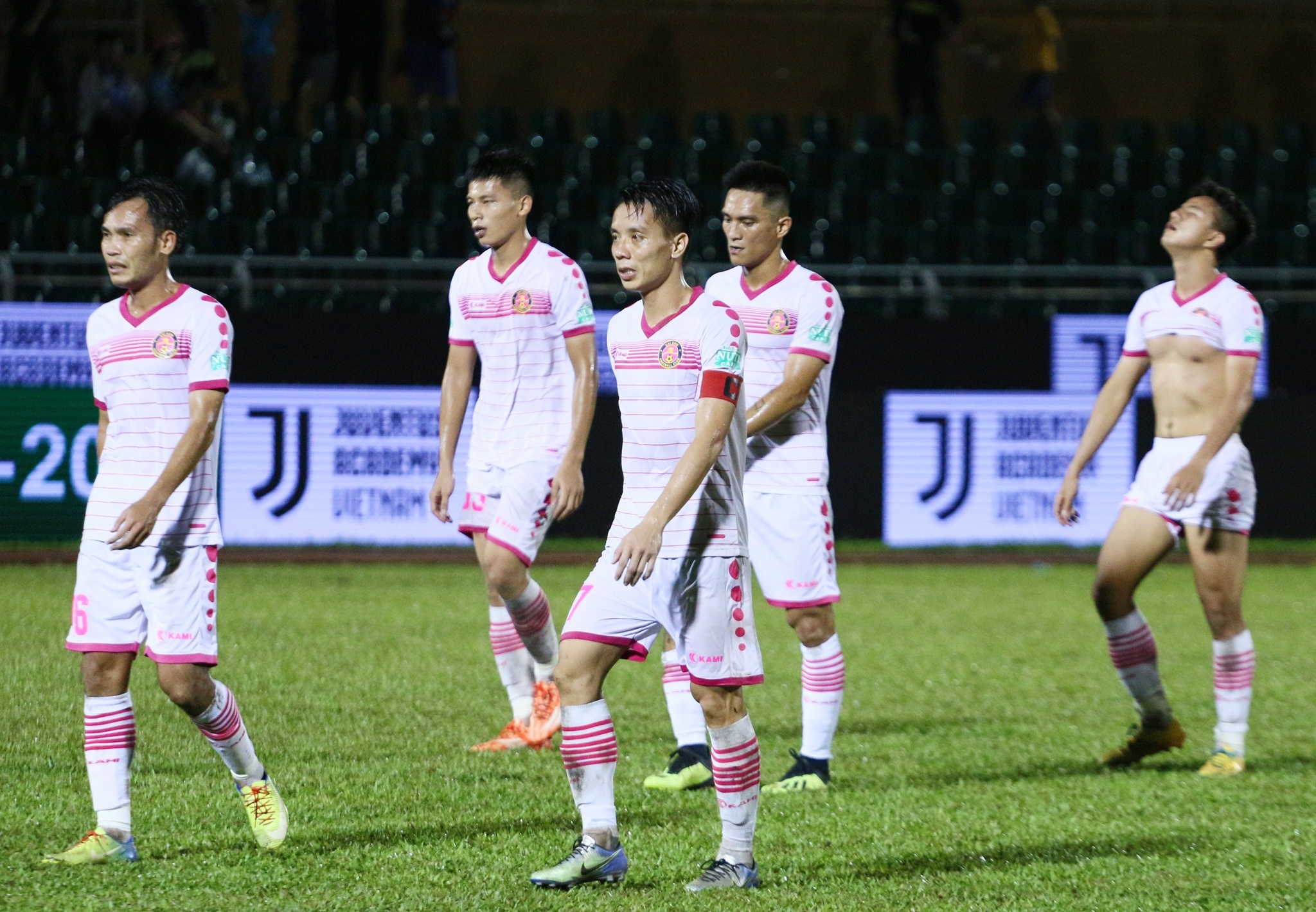 cam cum,  sai gon,  CLB TP.HCM,  CLB Sai Gon,  V.League,  derby,  tru hang anh 1