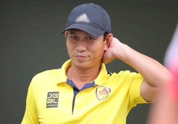 Tro ly HLV den benh vien o Da Nang, doi Quang Nam phai cach ly hinh anh