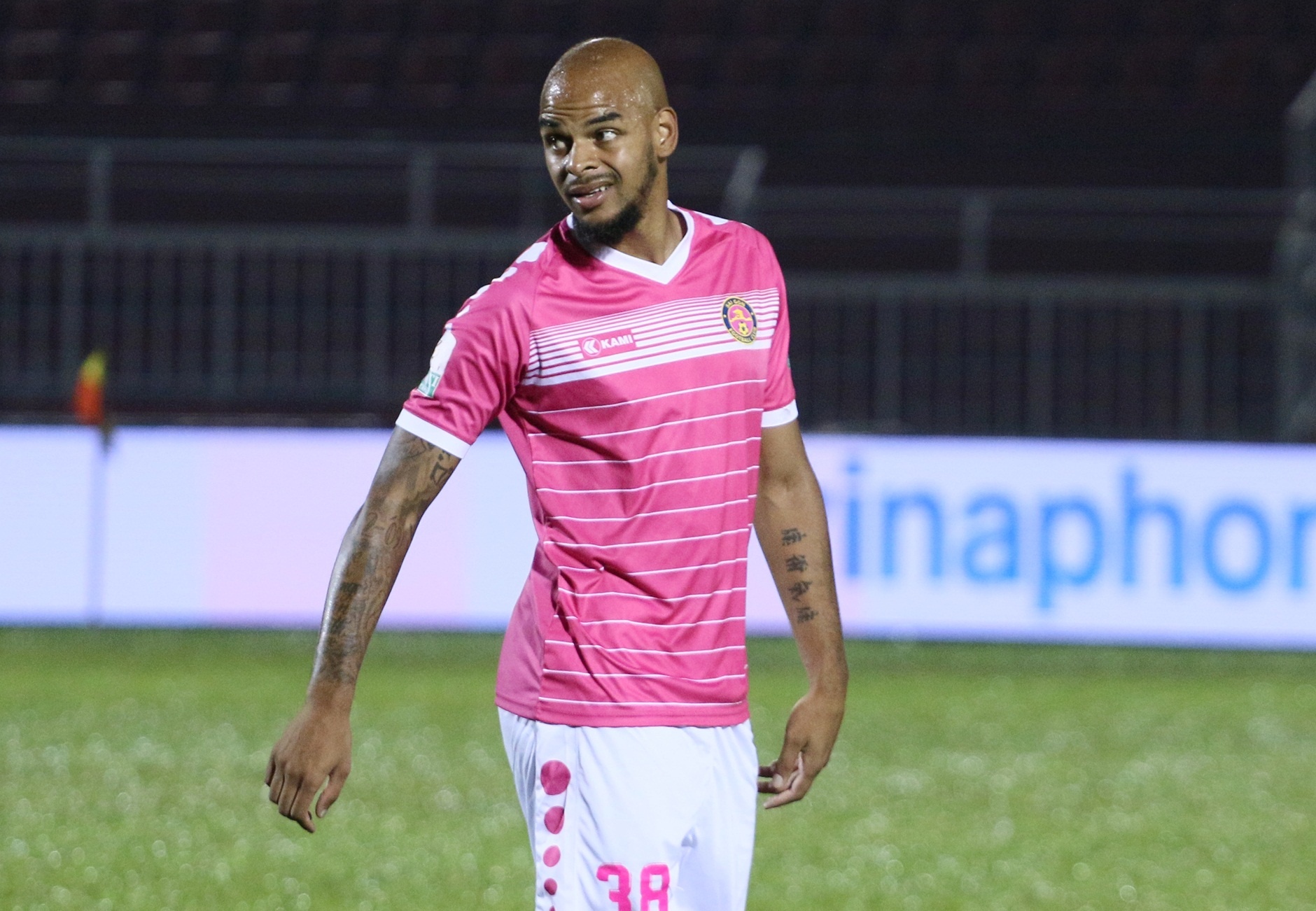 Vi sao ngoai binh chau Au khong thanh cong o V.League? hinh anh