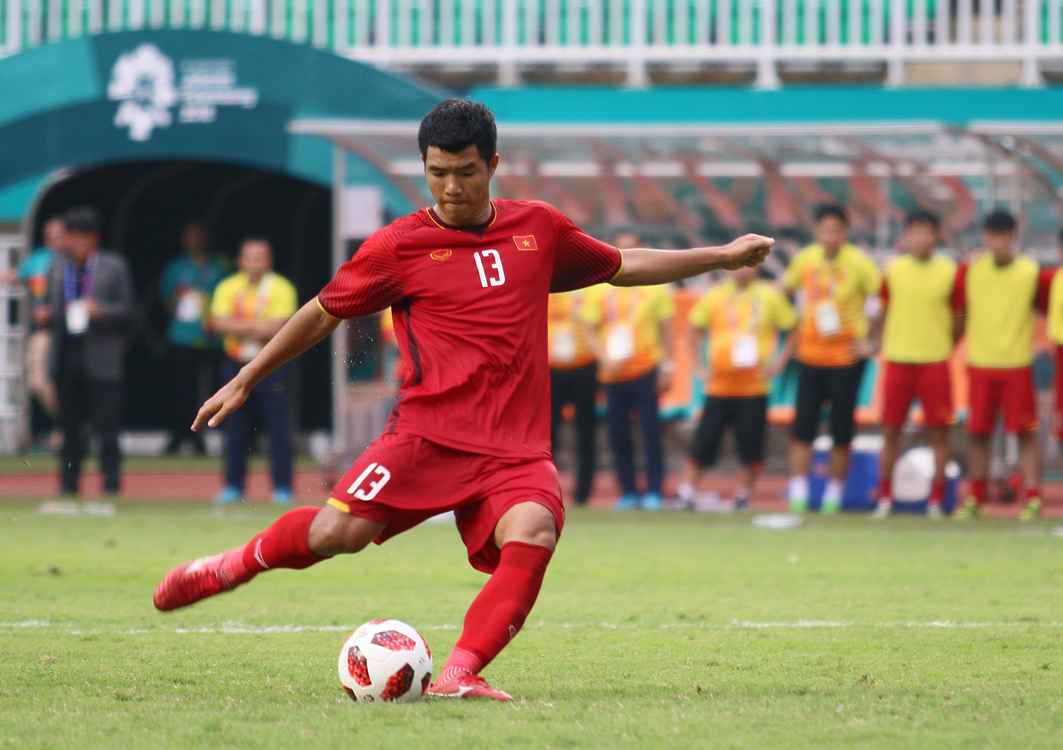 Duc Chinh muon lan dau du AFF Cup voi HLV Park Hang-seo hinh anh