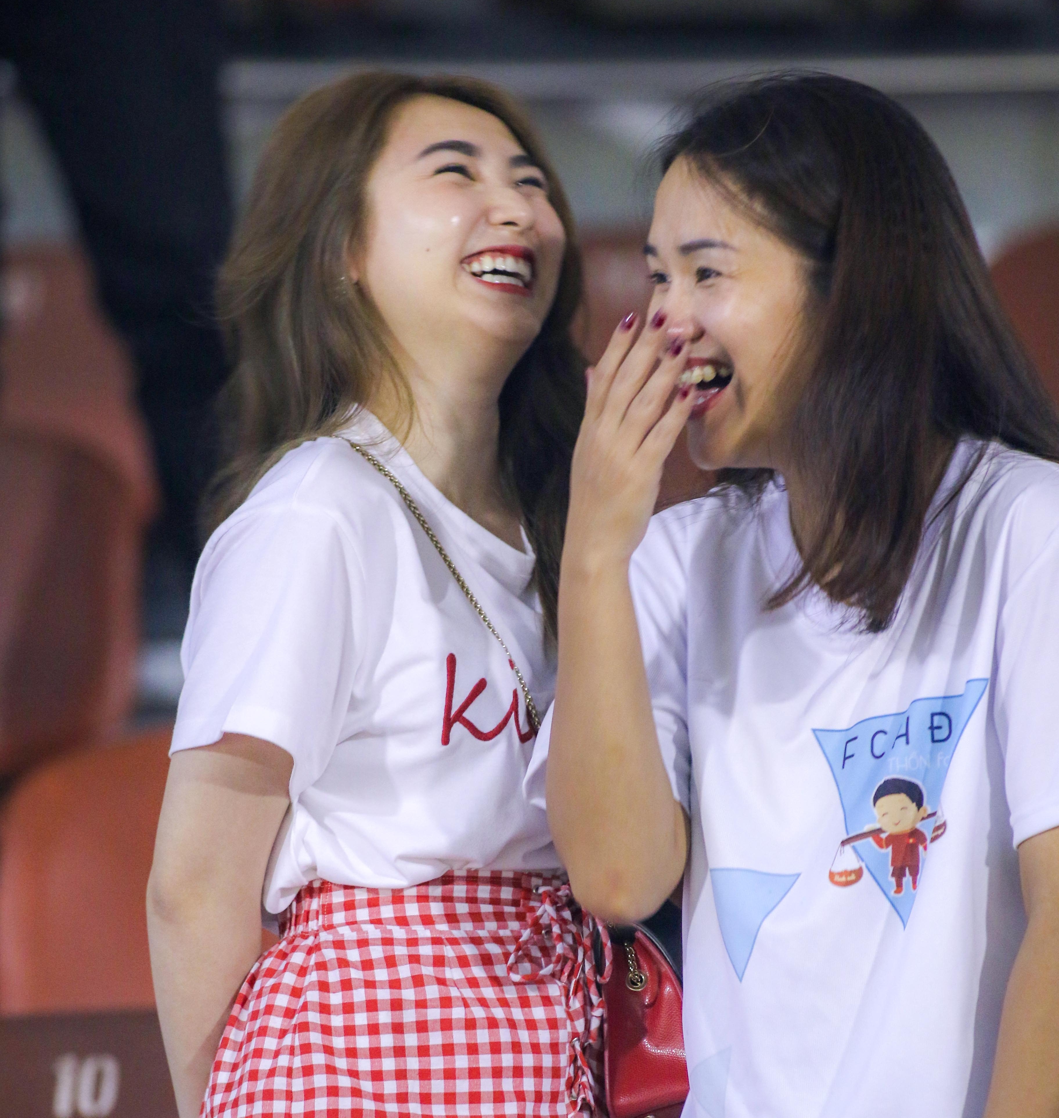 ban gai tin don,  bui tien dung,  ha duc chinh,  da nang,  sai gon,  v league,  le thi thanh anh 4