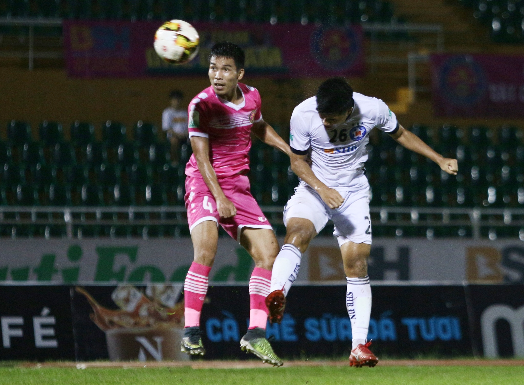 ban gai tin don,  bui tien dung,  ha duc chinh,  da nang,  sai gon,  v league,  le thi thanh anh 5