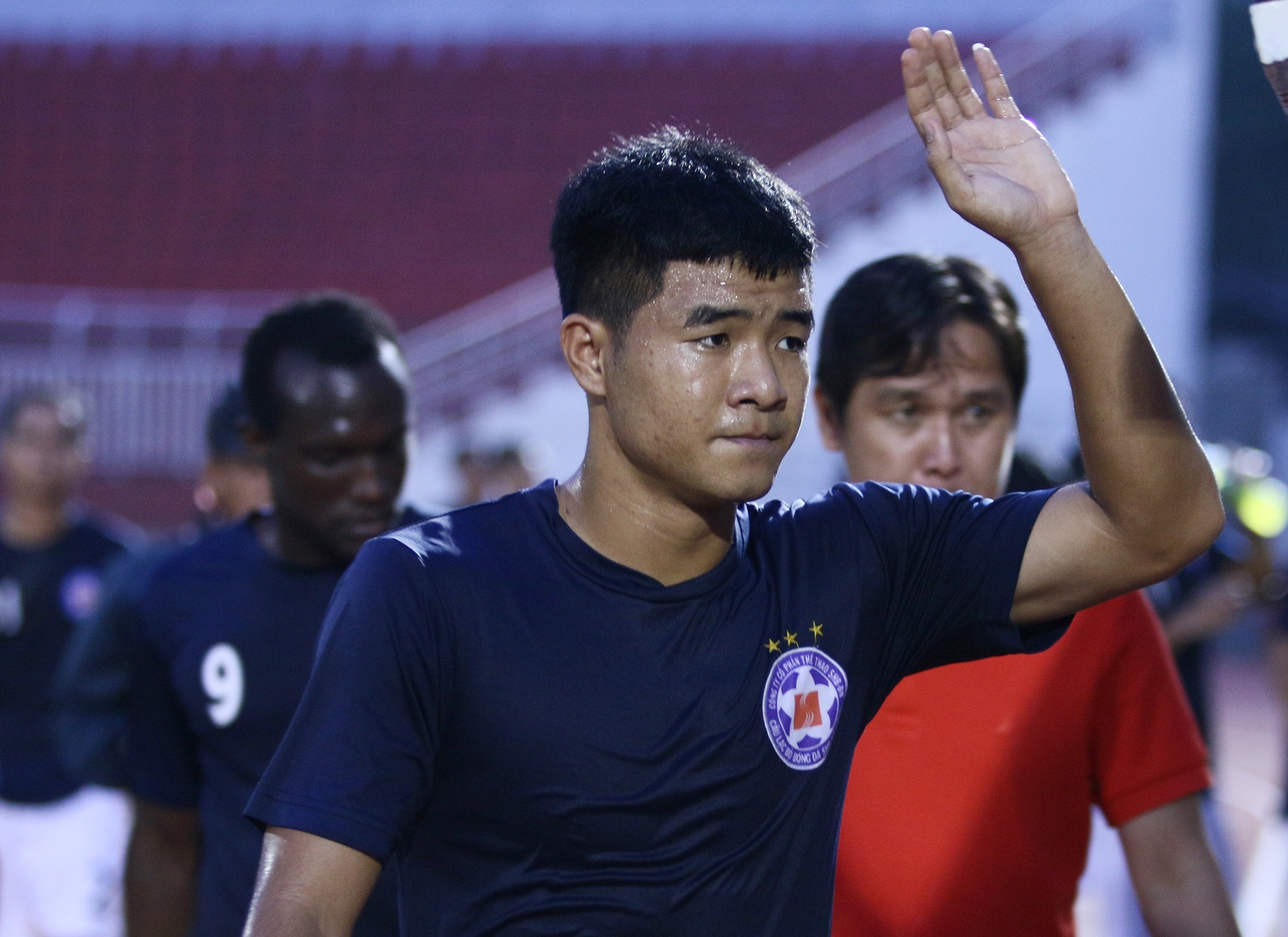 ban gai tin don,  bui tien dung,  ha duc chinh,  da nang,  sai gon,  v league,  le thi thanh anh 1