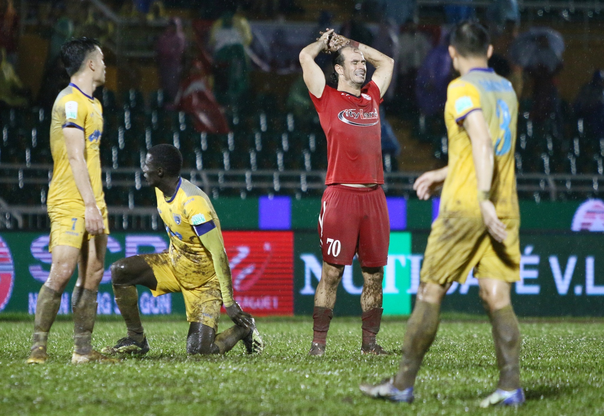 toshiya miura,  clb tp.hcm,  thanh ly hop dong,  v league,  miura,  martin forkel anh 1