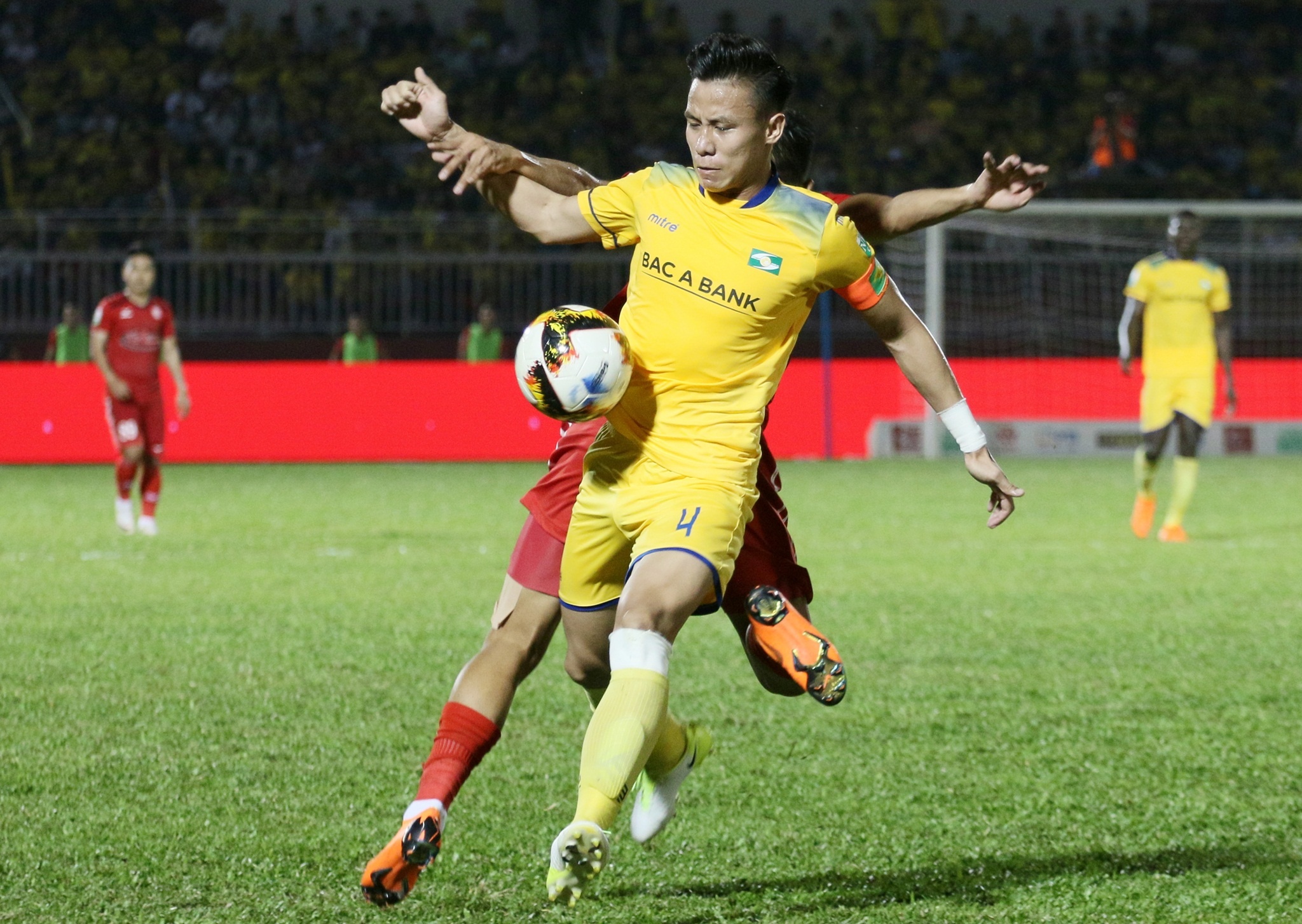 que ngoc hai,  slna,  nguyen huu thang,  clb tp.hcm,  viet nam anh 2