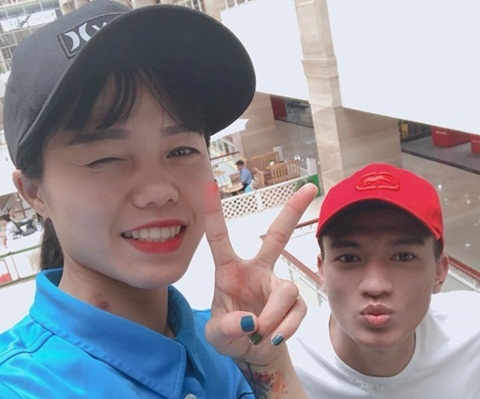 Nu tuyen thu tre lay chong, gia tu su nghiep bong da hinh anh