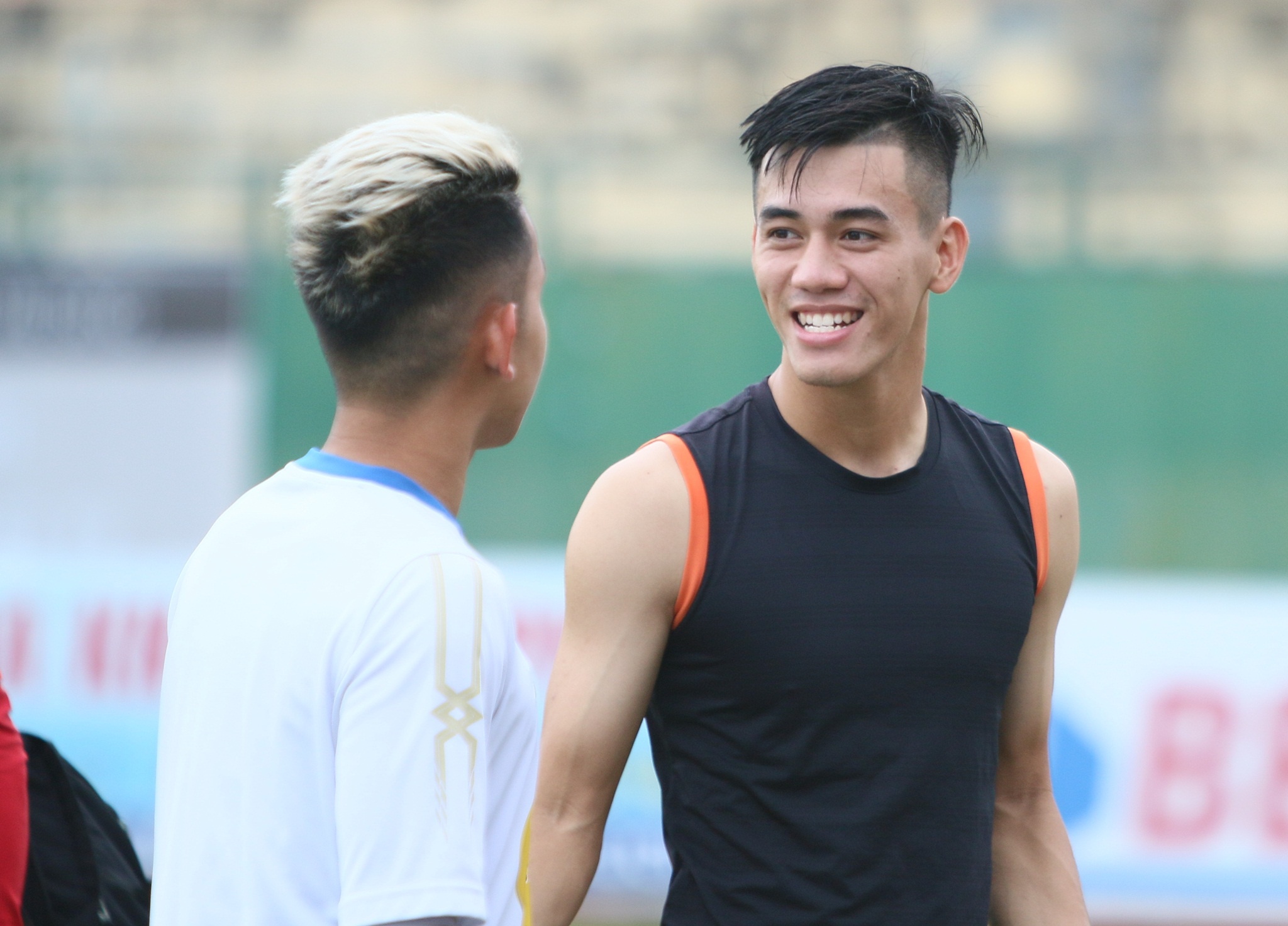 HAGL,  Cong Phuong,  Nguyen Tien Linh,  Binh Duong,  vua pha luoi,  noi binh,  V League anh 1