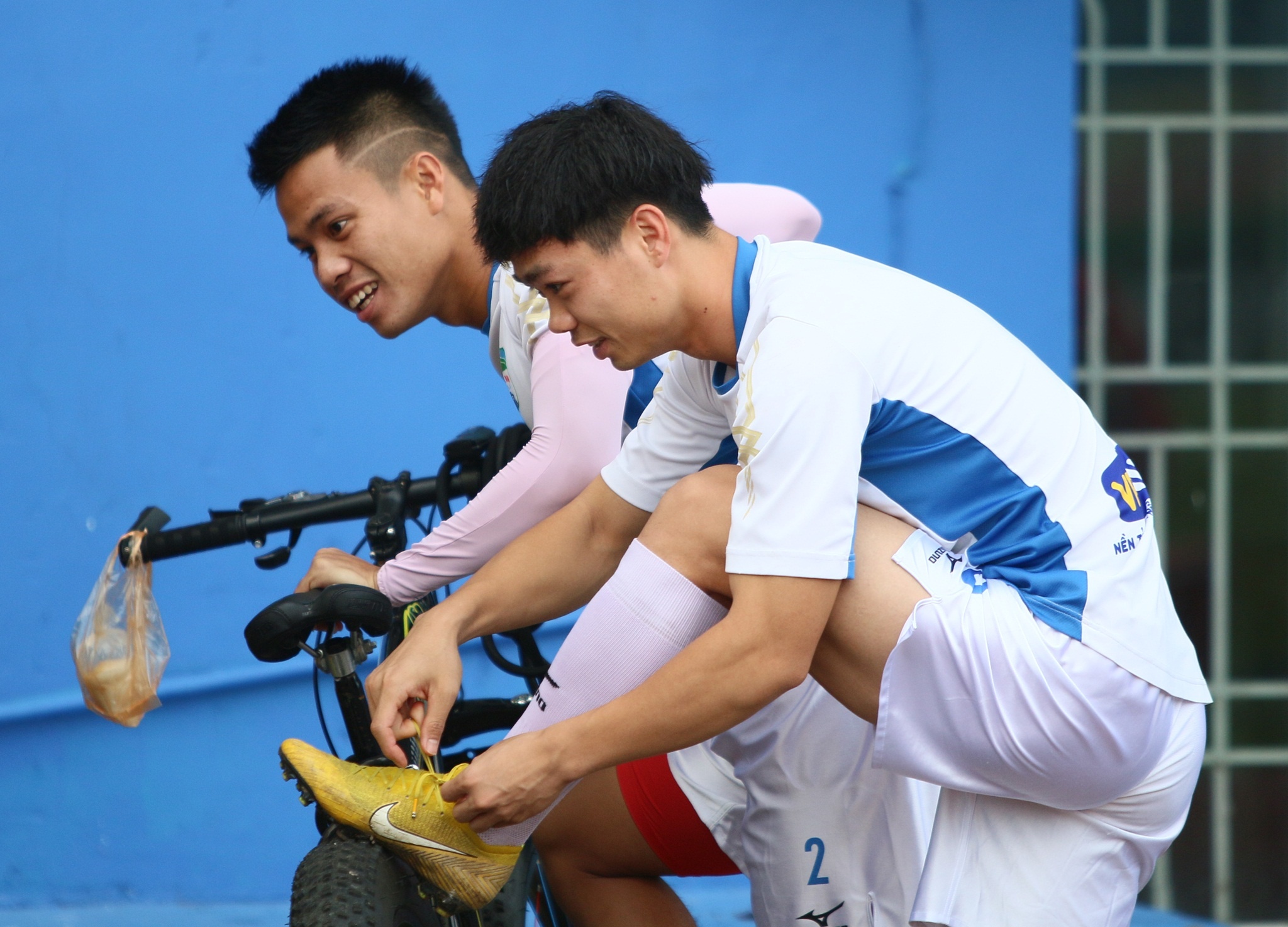 HAGL,  Cong Phuong,  Nguyen Tien Linh,  Binh Duong,  vua pha luoi,  noi binh,  V League anh 3