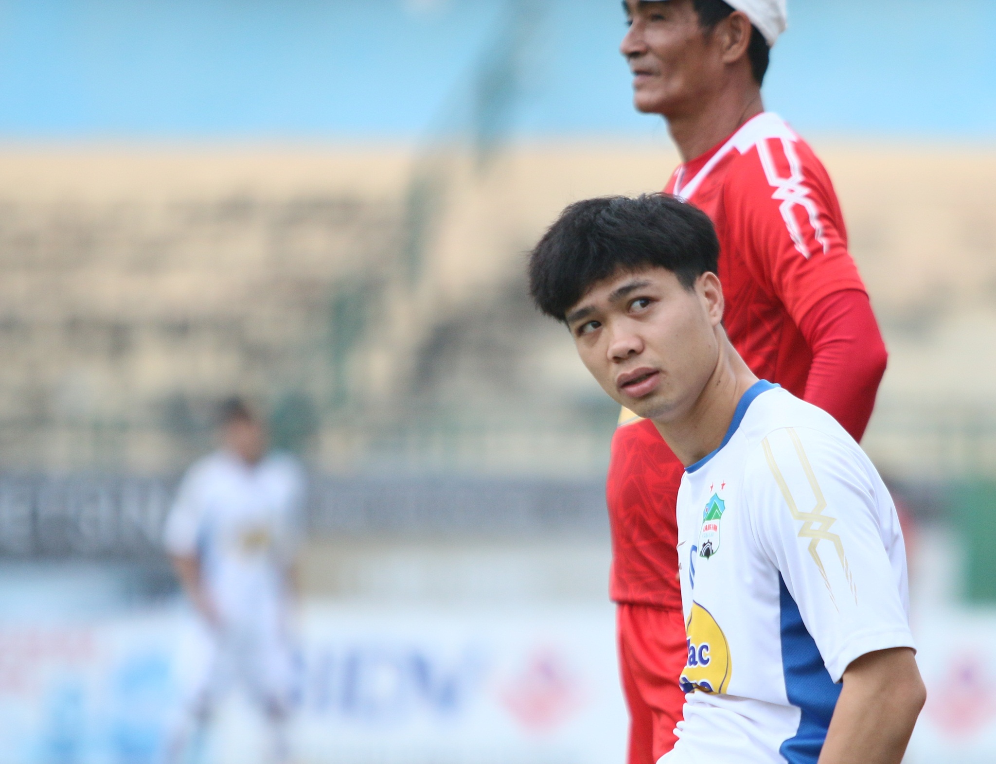 HAGL,  Cong Phuong,  Nguyen Tien Linh,  Binh Duong,  vua pha luoi,  noi binh,  V League anh 8