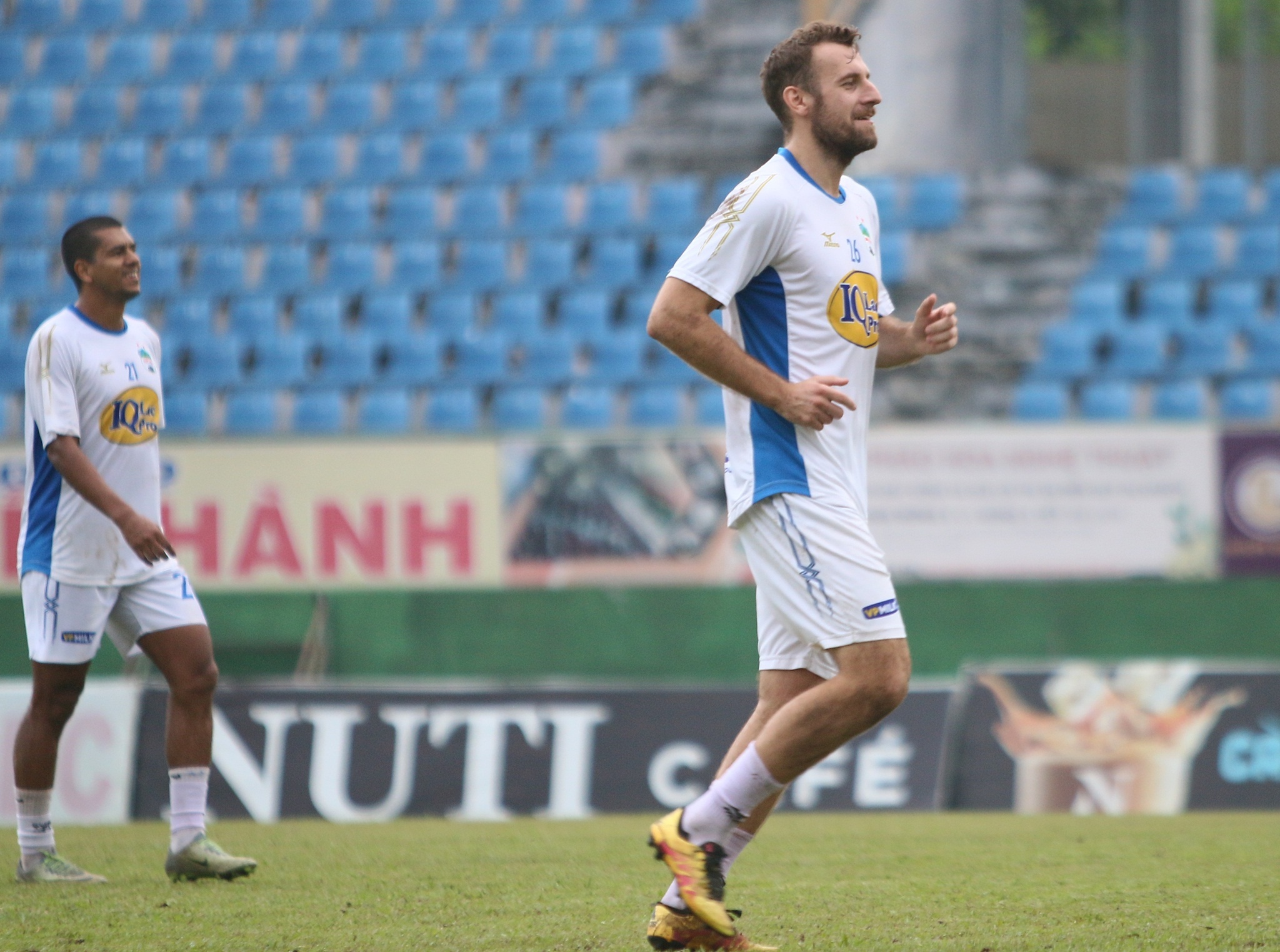 HAGL,  Cong Phuong,  Nguyen Tien Linh,  Binh Duong,  vua pha luoi,  noi binh,  V League anh 9