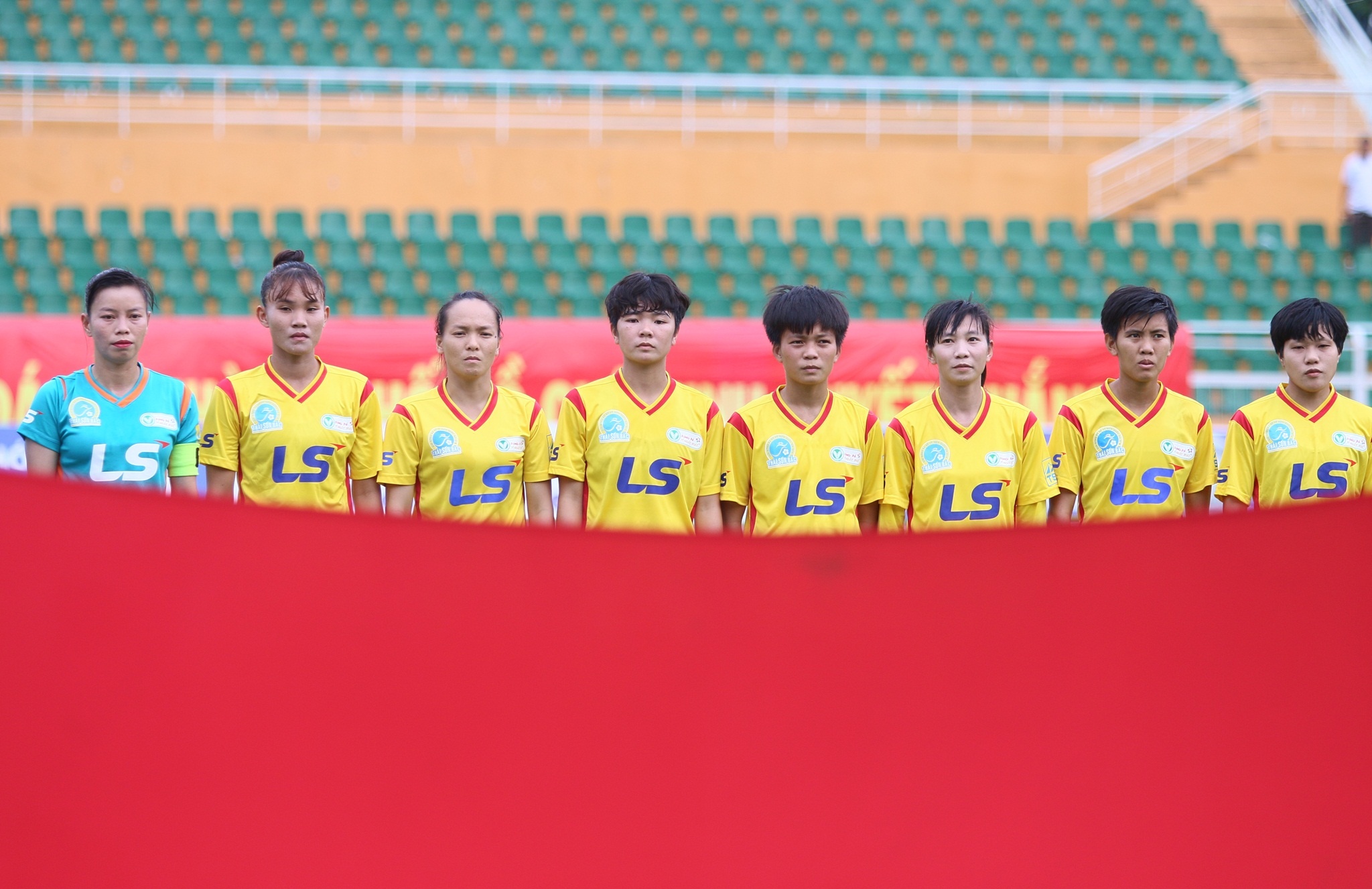 bong da nu,  nu cau thu,  TP.HCM I,  Phong phu Ha Nam,  danh nhau,  Than Khoang San anh 1