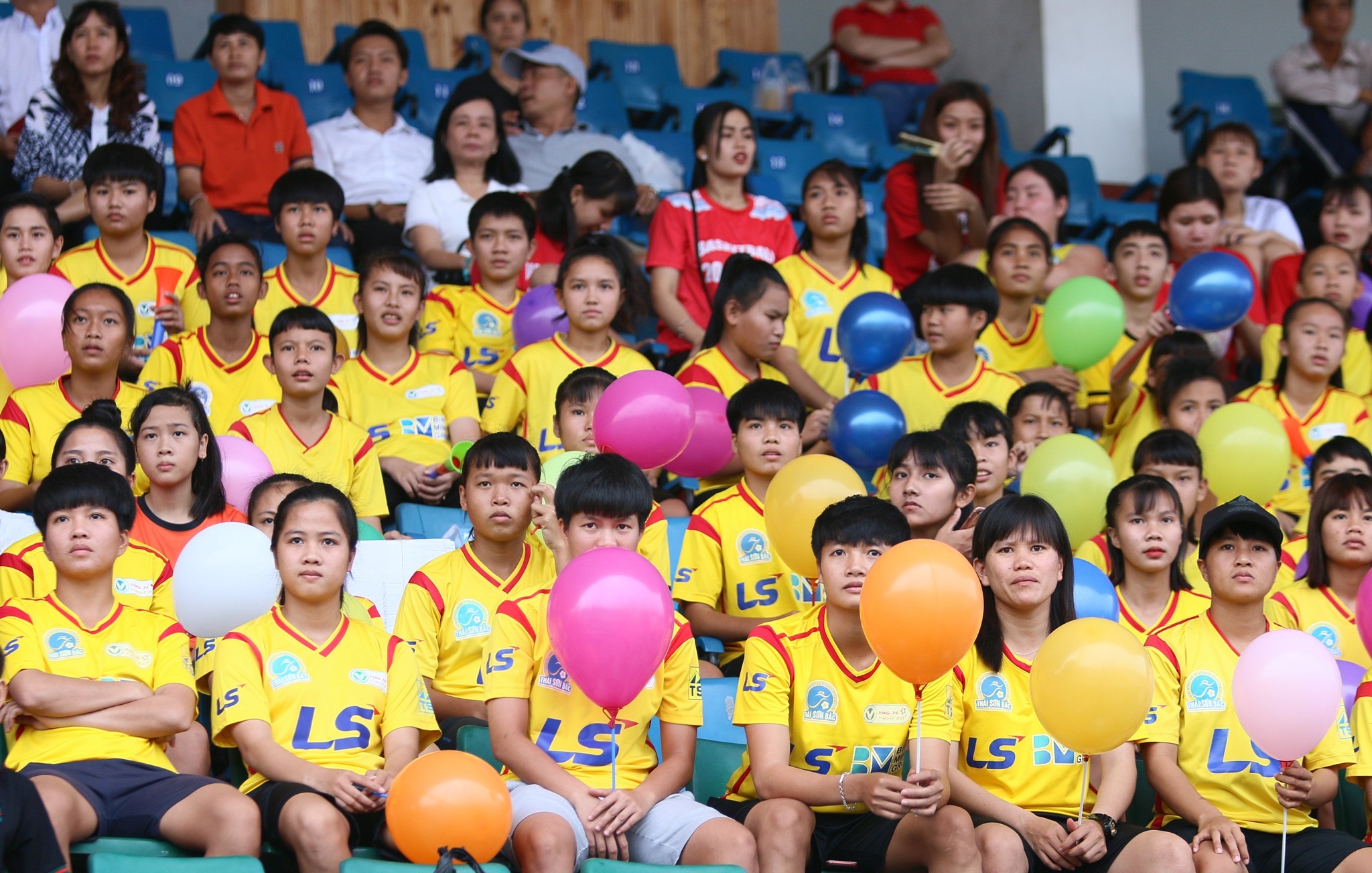 bong da nu,  nu cau thu,  TP.HCM I,  Phong phu Ha Nam,  danh nhau,  Than Khoang San anh 3