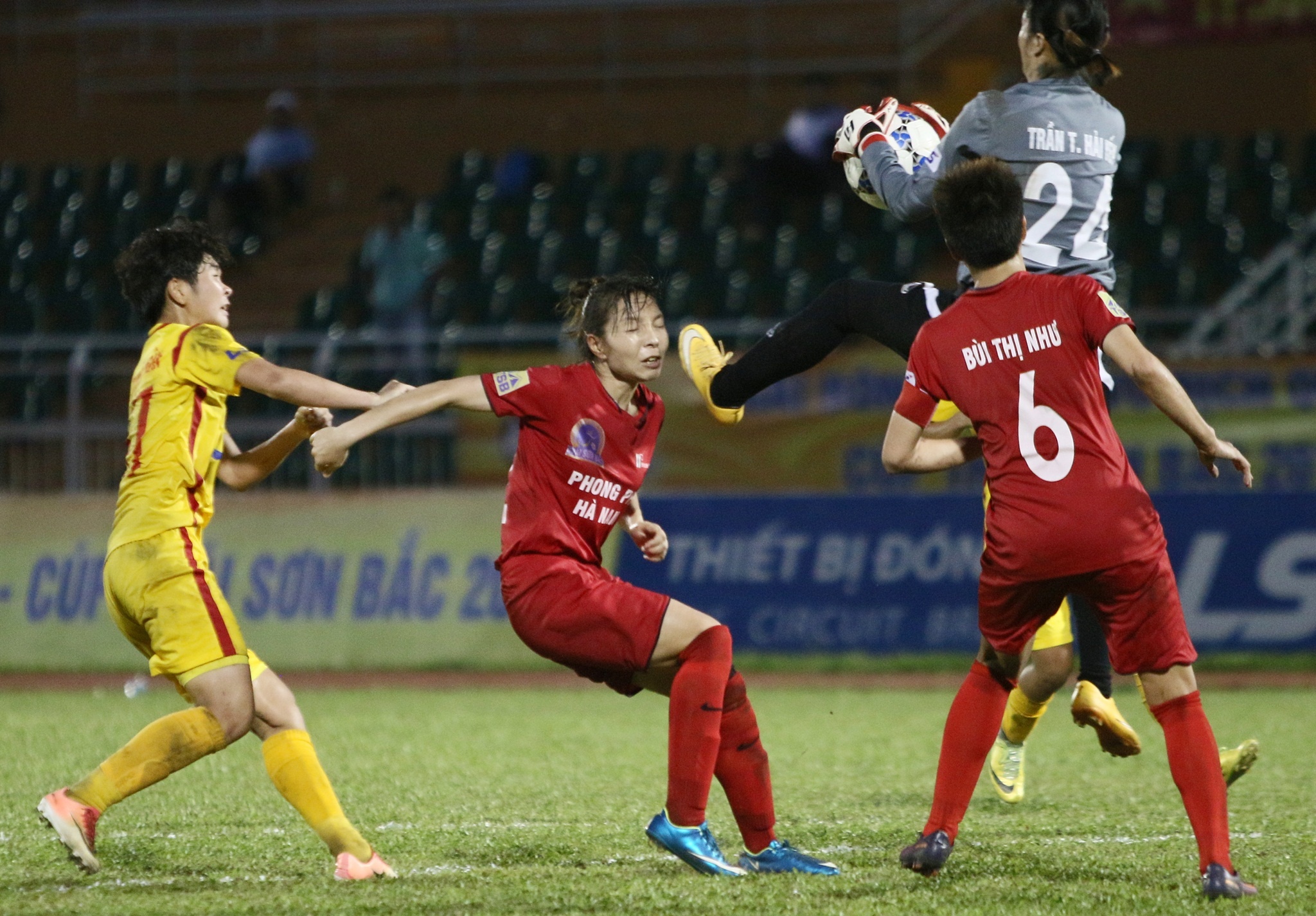 Chung ket bong da nu VDQG ket thuc trong su cang thang hinh anh