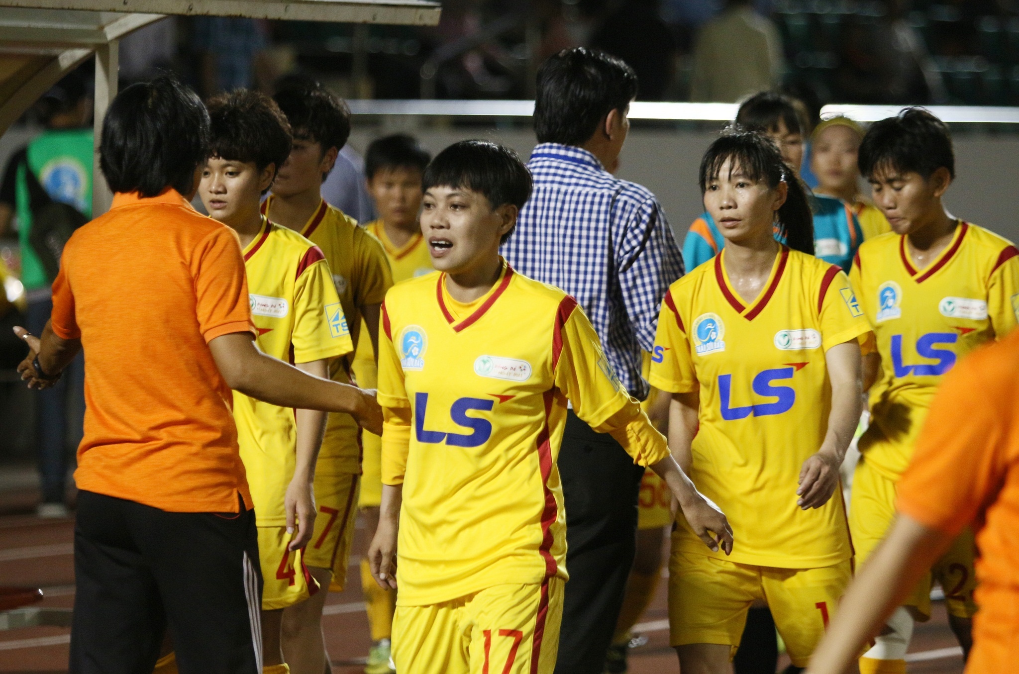 bong da nu,  nu cau thu,  TP.HCM I,  Phong phu Ha Nam,  danh nhau,  Than Khoang San anh 11