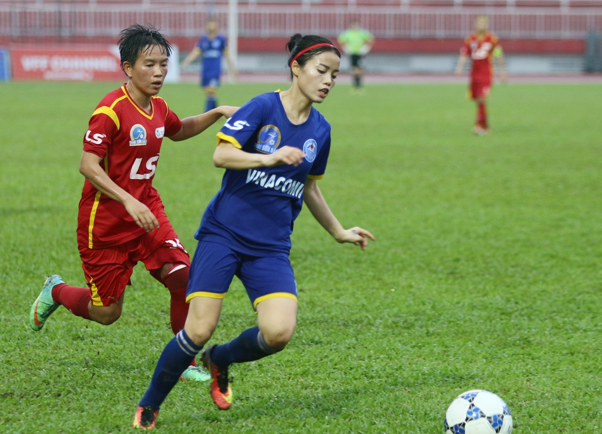 bong da nu,  nu cau thu,  au da,  danh nhau,  clb tp.HCM I,  than khoang san,  VFF anh 2