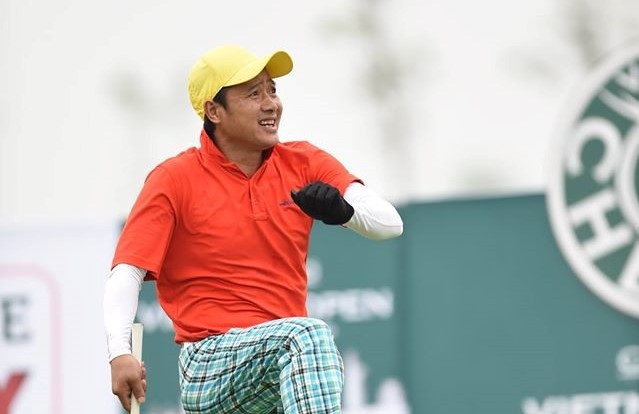 Danh thu Hong Son dam me golf khong kem bong da hinh anh