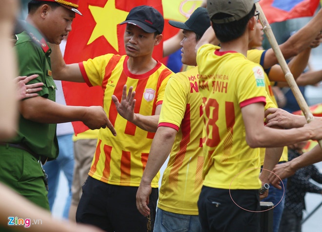 cdv qua khich,  hooligan,  bong da viet nam,  aff cup,  vff,  afc,  phao sang,  danh nhau anh 3
