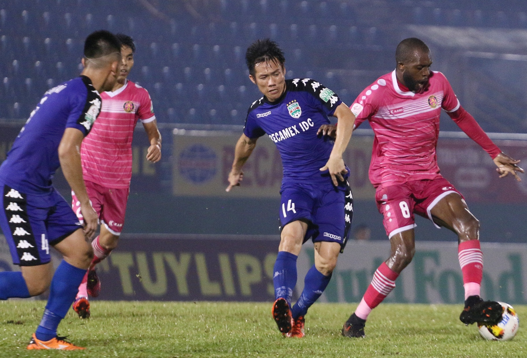 Le Tan Tai,  Binh Duong,  Ha Noi,  AFF Cup,  nha vo dich,  V League anh 3