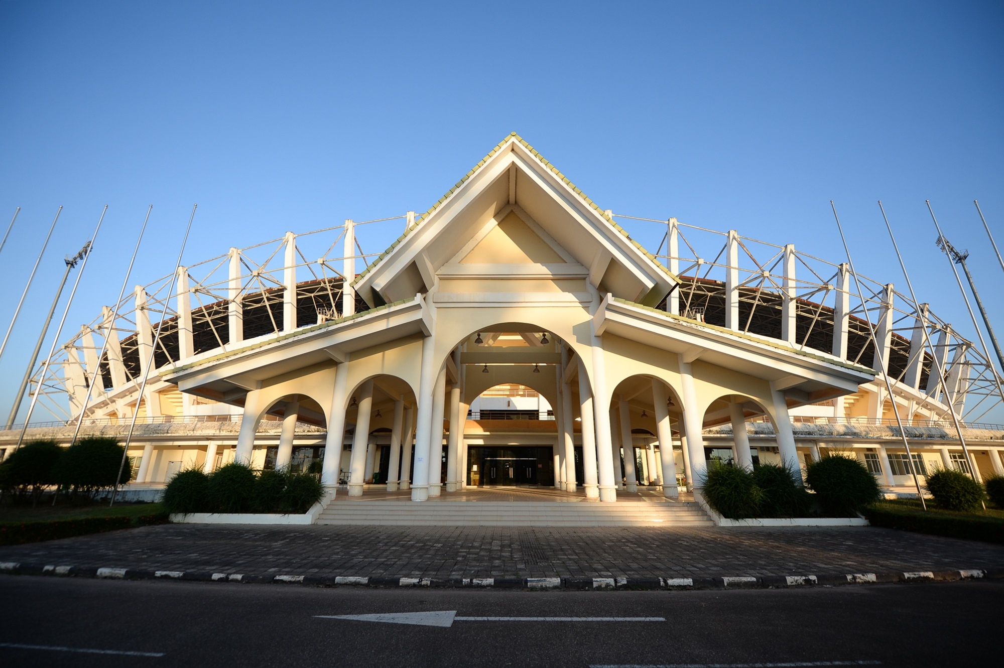 San van dong o Lao chua san sang cho tran ra quan cua Viet Nam hinh anh