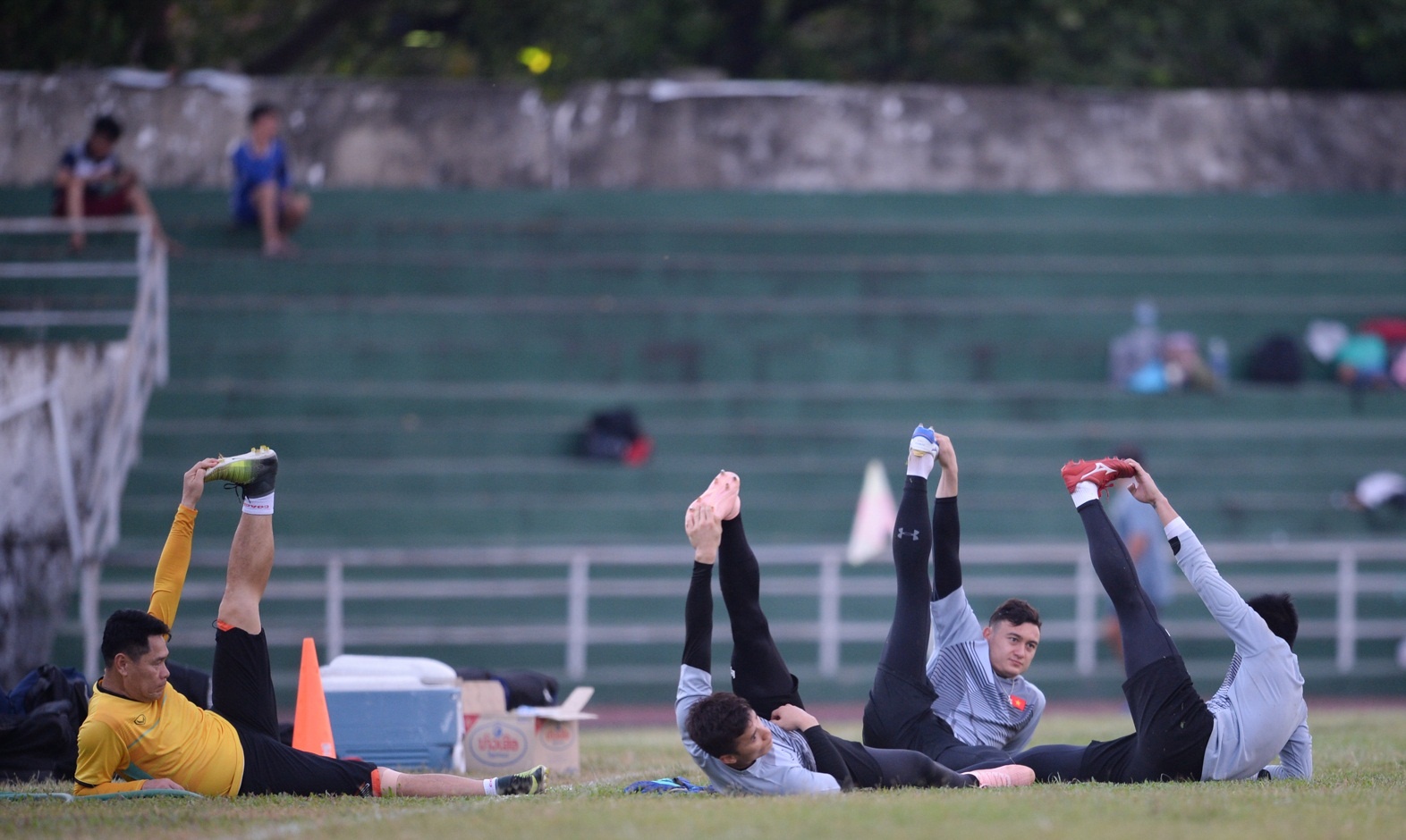 đội tuyển Việt Nam, Việt Nam, Lào, AFF Cup, sân bê tông, Park Hang Seo ảnh 8 doi tuyen Viet Nam, Viet Nam, Lao, AFF Cup, san be tong, Park Hang Seo anh 8